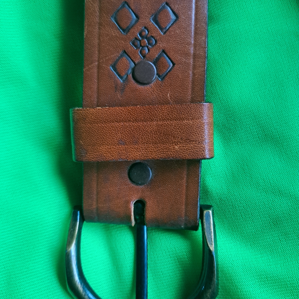 Elegant Brown Leather Belt with Embossed Design 45"